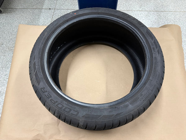 Cooper Zeon RS3-G1 255/40/19 Tire