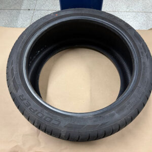 Cooper Zeon RS3-G1 255/40/19 Tire