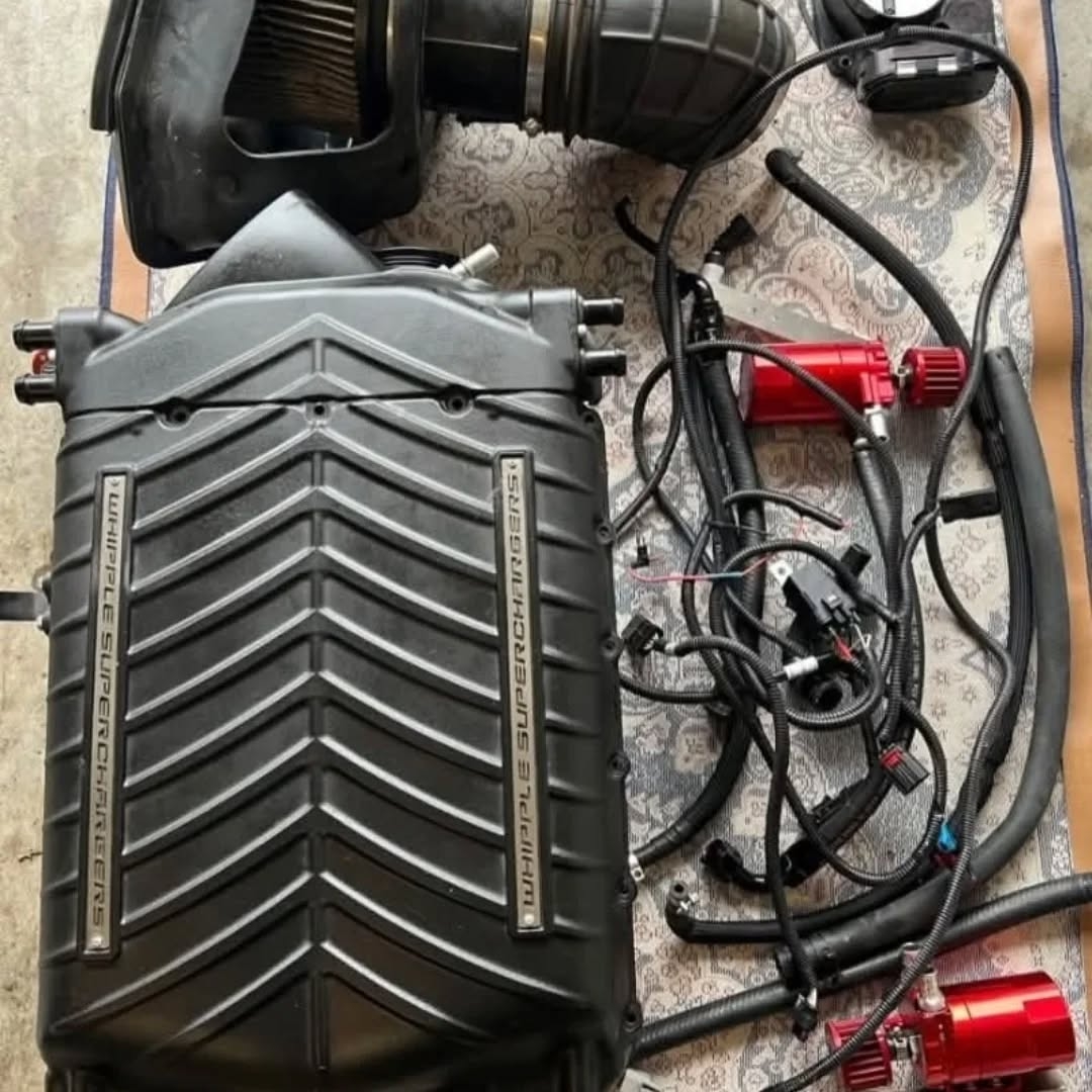 Black Whipple 3.0L twin-screw Full Supercharger Kit 2015-2023 Mustang GT 5.0 Black Whipple 3.0L twin-screw Full Supercharger Kit fits 2015-2023 Mustang GT 5.0 and Ford F-150 comes with everything you see in the picture and also comes with the injection. - Image 7