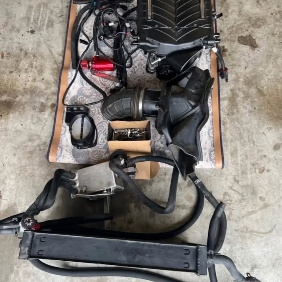 Black Whipple 3.0L twin-screw Full Supercharger Kit 2015-2023 Mustang GT 5.0 Black Whipple 3.0L twin-screw Full Supercharger Kit fits 2015-2023 Mustang GT 5.0 and Ford F-150 comes with everything you see in the picture and also comes with the injection. - Image 4