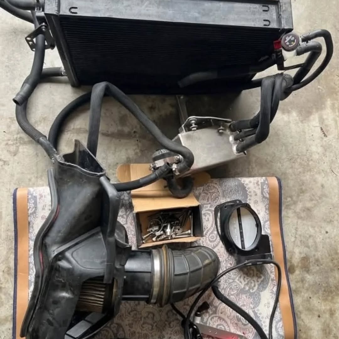 Black Whipple 3.0L twin-screw Full Supercharger Kit 2015-2023 Mustang GT 5.0 Black Whipple 3.0L twin-screw Full Supercharger Kit fits 2015-2023 Mustang GT 5.0 and Ford F-150 comes with everything you see in the picture and also comes with the injection.